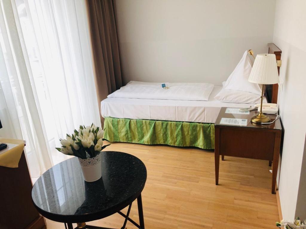 Schloss Kurhotel 施特罗布尔 外观 照片